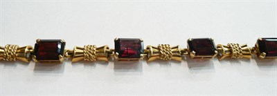 Lot 67 - Garnet bracelet