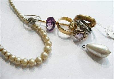 Lot 78 - Six rings, a brooch and a seed pearl necklace