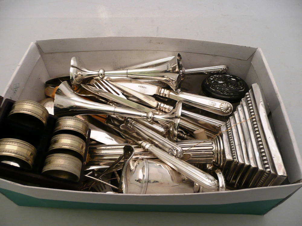 Lot 472 - Box of silver and plated wares