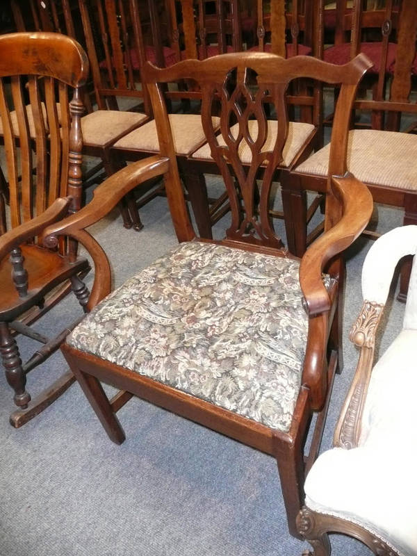 Lot 582 - Georgian mahogany carver chair