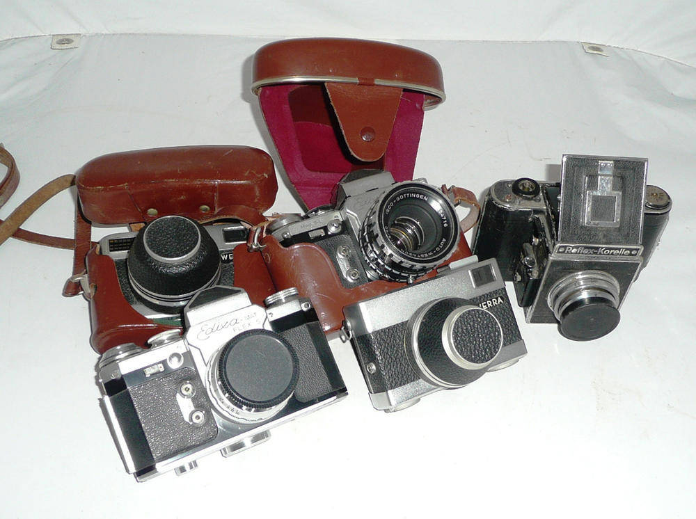 Lot 1130 - Five Cameras:- Kochmann Reflex-Korelle II, in leather case; Wirgin Edixa-Mat Flex S; Wirgin...