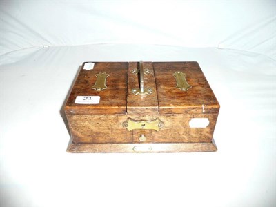 Lot 21 - A cigar and cigarette box