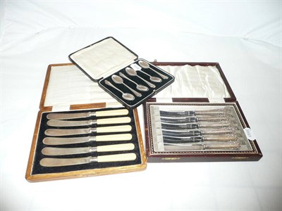 Lot 118 - Six silver teaspoons, six silver handled knives and six silver plated knives