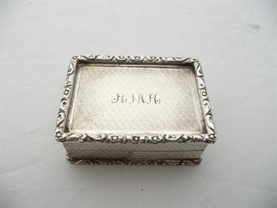 Lot 153 - 19th century silver pill/snuff box