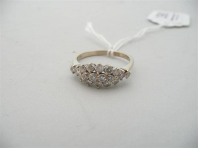 Lot 190 - An oval cluster diamond ring