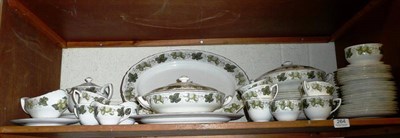 Lot 264 - The Worcester Hop - Mathon Pattern, fifty eight piece tea and dinner service