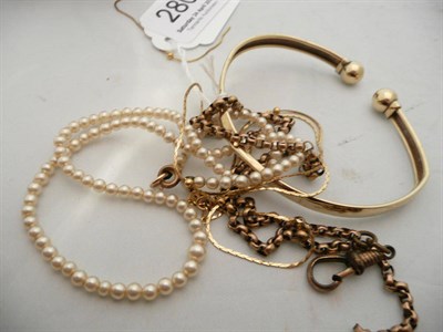 Lot 280 - A gold bangle (a.f.) a belcher chain, a fancy link necklace, broken bracelet and a pearl string