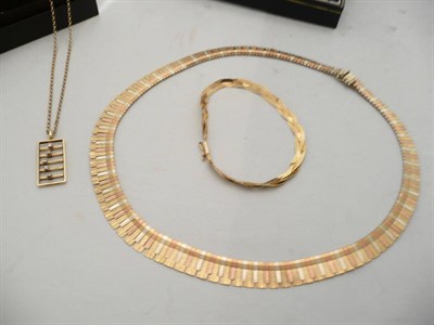 Lot 281 - Continental 9 carat two/three colour gold necklace, a gold 'grille' pendant on chain and a gold...