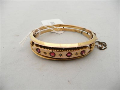 Lot 285 - Gold ruby bangle