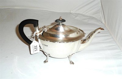 Lot 321 - A silver teapot