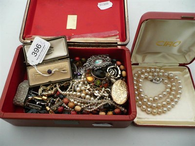 Lot 396 - Amethyst bar brooch and a quantity of costume jewellery