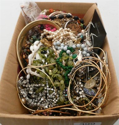 Lot 399 - A box of costume jewellery