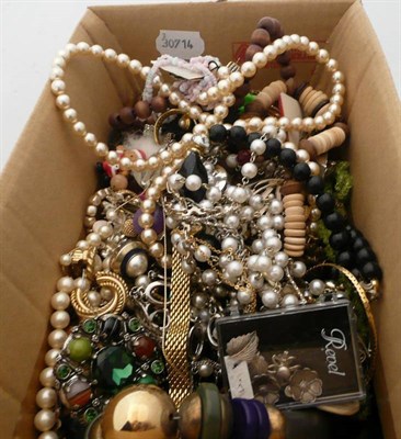 Lot 404 - A box of costume jewellery