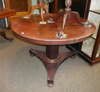 Lot 579 - Victorian mahogany circular breakfast table