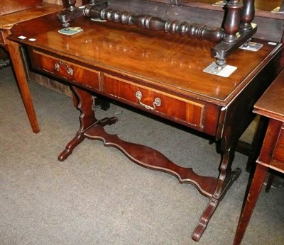 Lot 605 - Reproduction mahogany sofa table