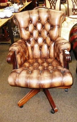 Lot 647 - Modern leather button back executive chair