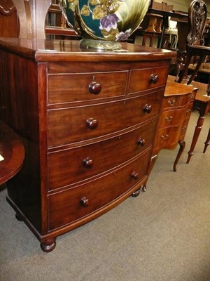 Lot 675 - A Victorian mahogany chest of drawers