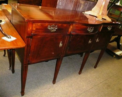 Lot 680 - Reproduction mahogany sideboard