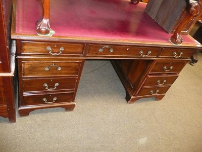 Lot 686 - Pedestal desk