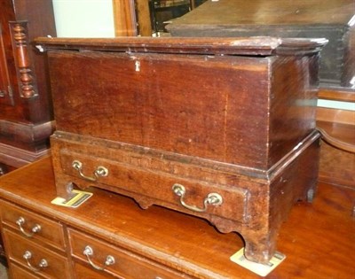 Lot 694 - An oak coffer and an oak corner table