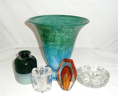 Lot 1 - Five pieces of Art Glass on a tray