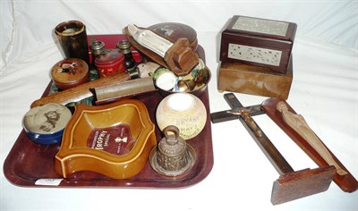 Lot 33 - Tray of treen, match striker, boxes, etc