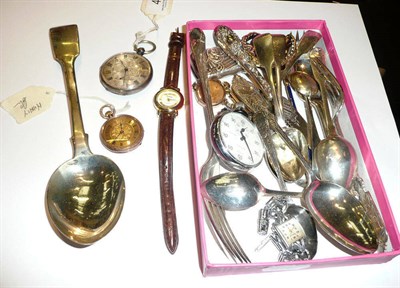Lot 43 - Quantity of silver flatware (14oz), a Norwegian enamel spoon and a vesta