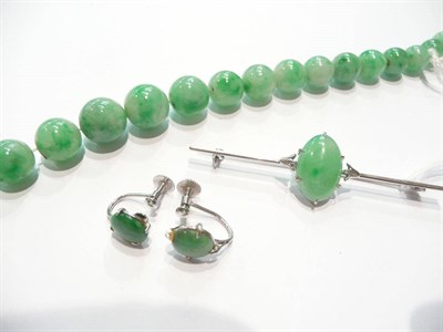Lot 76 - A jade brooch, bead necklace and pair of earrings
