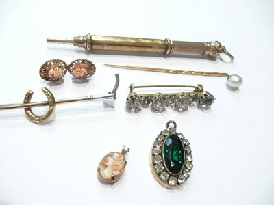 Lot 78 - A small quantity of gold jewellery, retracting pencil, earrings, etc