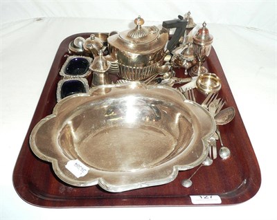 Lot 127 - A quantity of silver plated wares on a tray
