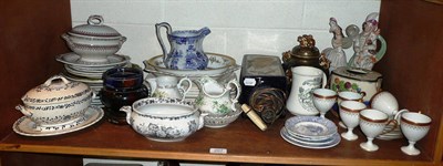 Lot 207 - A shelf of assorted china and ceramics