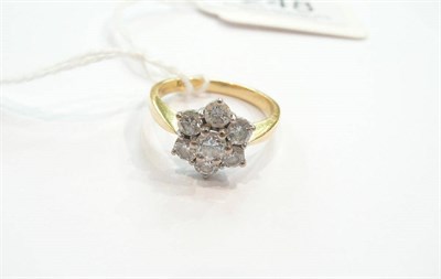 Lot 248 - A diamond cluster ring stamped '18CT'