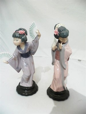 Lot 294 - A pair of Lladro Geisha girls