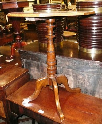 Lot 533 - Pedestal table