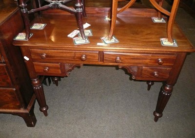 Lot 539 - A Victorian mahogany washstand