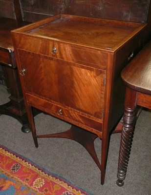 Lot 607 - Georgian mahogany night cupboard