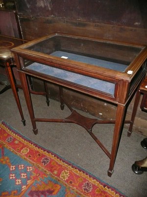 Lot 609 - Edwardian inlaid mahogany bijouterie cabinet