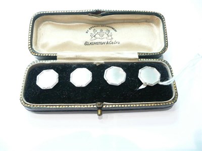 Lot 67 - A set of four dress studs, cased by Elkington & Co Ltd, each stamped 18ct & plat with mother of...