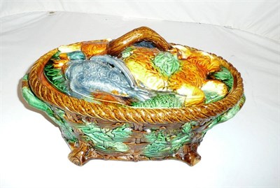 Lot 170 - A reproduction majolica tureen and cover