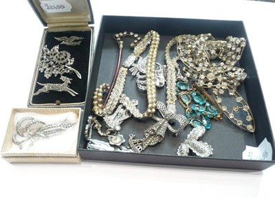Lot 171 - A box of paste and marcasite jewellery etc