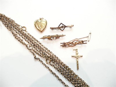 Lot 190 - Three belcher chains, a locket and brooches
