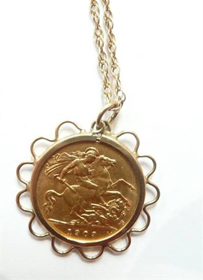 Lot 214 - A '1909' half sovereign pendant on chain