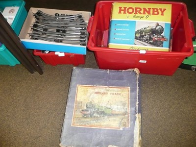 Lot 318 - Hornby trains and track