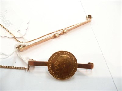 Lot 344 - 9ct gold mounted sovereign brooch and another