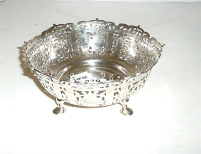 Lot 378 - A pierced silver basket