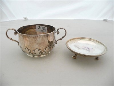 Lot 398 - Silver quaich and matching tripod dish