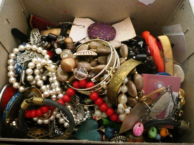 Lot 417 - A box of costume jewellery