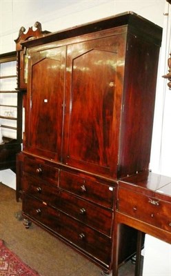 Lot 512 - 19th century mahogany linen press