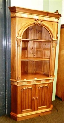 Lot 531 - Pine corner cabinet with moulded columns