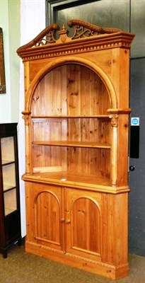 Lot 532 - Large pine corner cabinet with arched recess